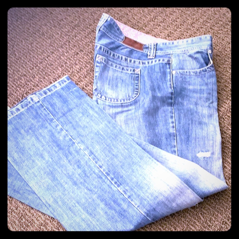 Victoria’s Secret , flare “London Jean”.